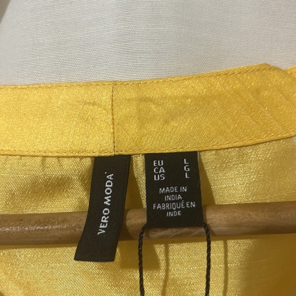 NWT Vero Moda Yellow White Polka Dot Crop Shirt - Picture 2 of 6